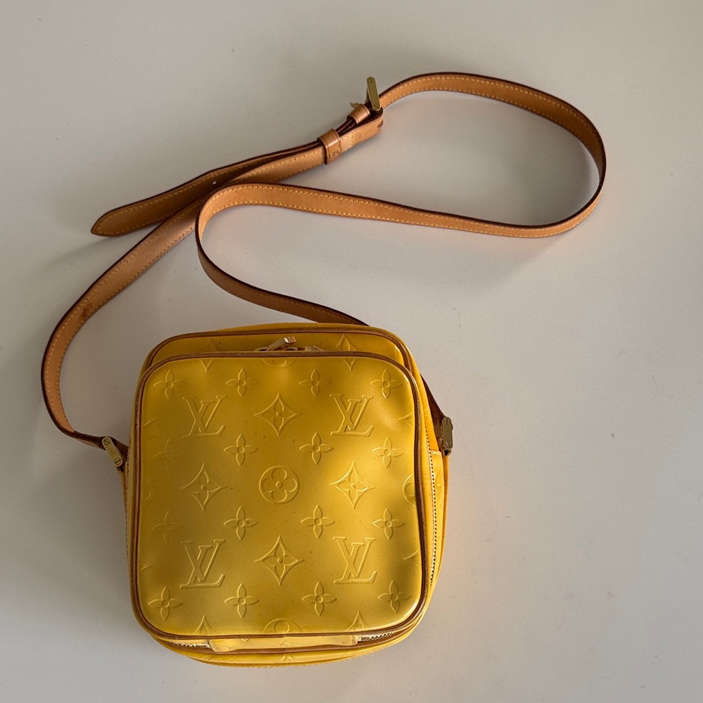 Louis Vuitton Thompson Street, monogram vernis patent leather, color: Mimosa